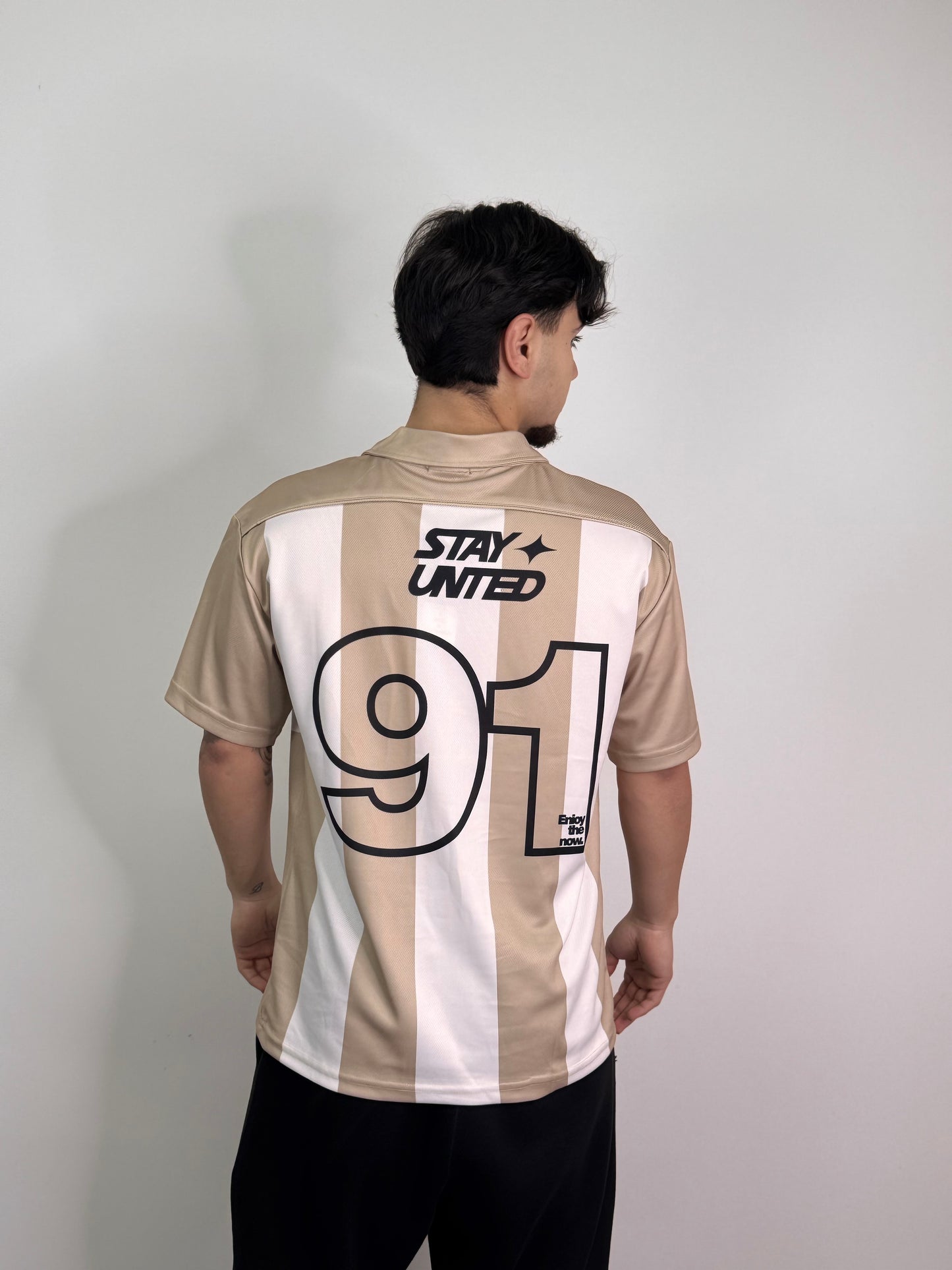 T-shirt sportiva con colletto