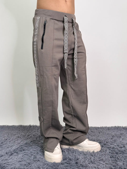 Pantatuta con laccio e banda laterale