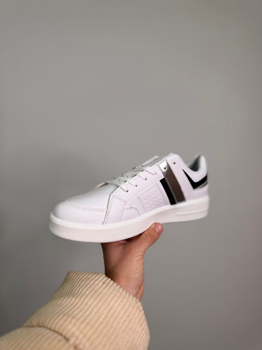 Scarpe sportive sneakers bianche