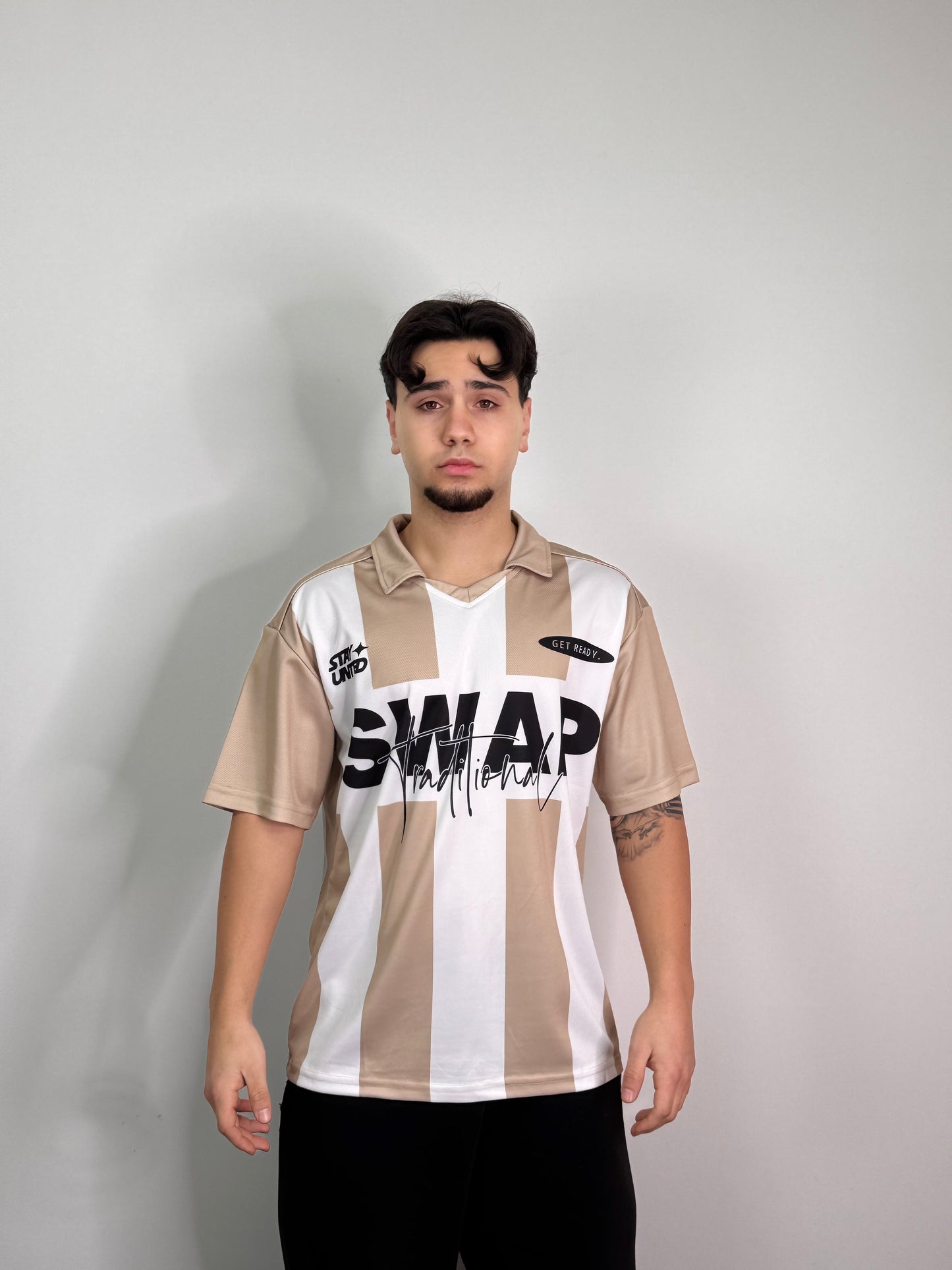 T-shirt sportiva con colletto