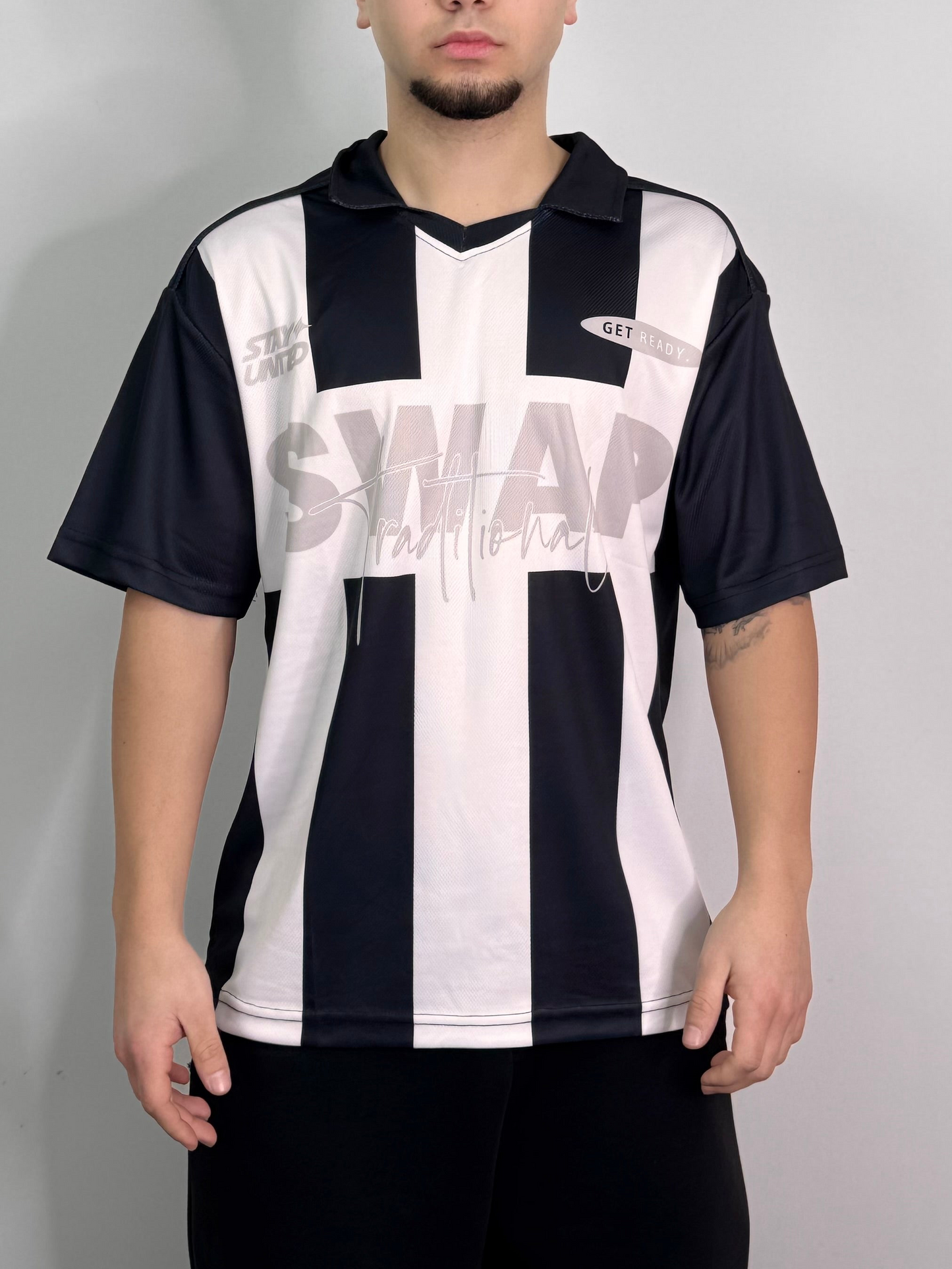 T-shirt sportiva con colletto