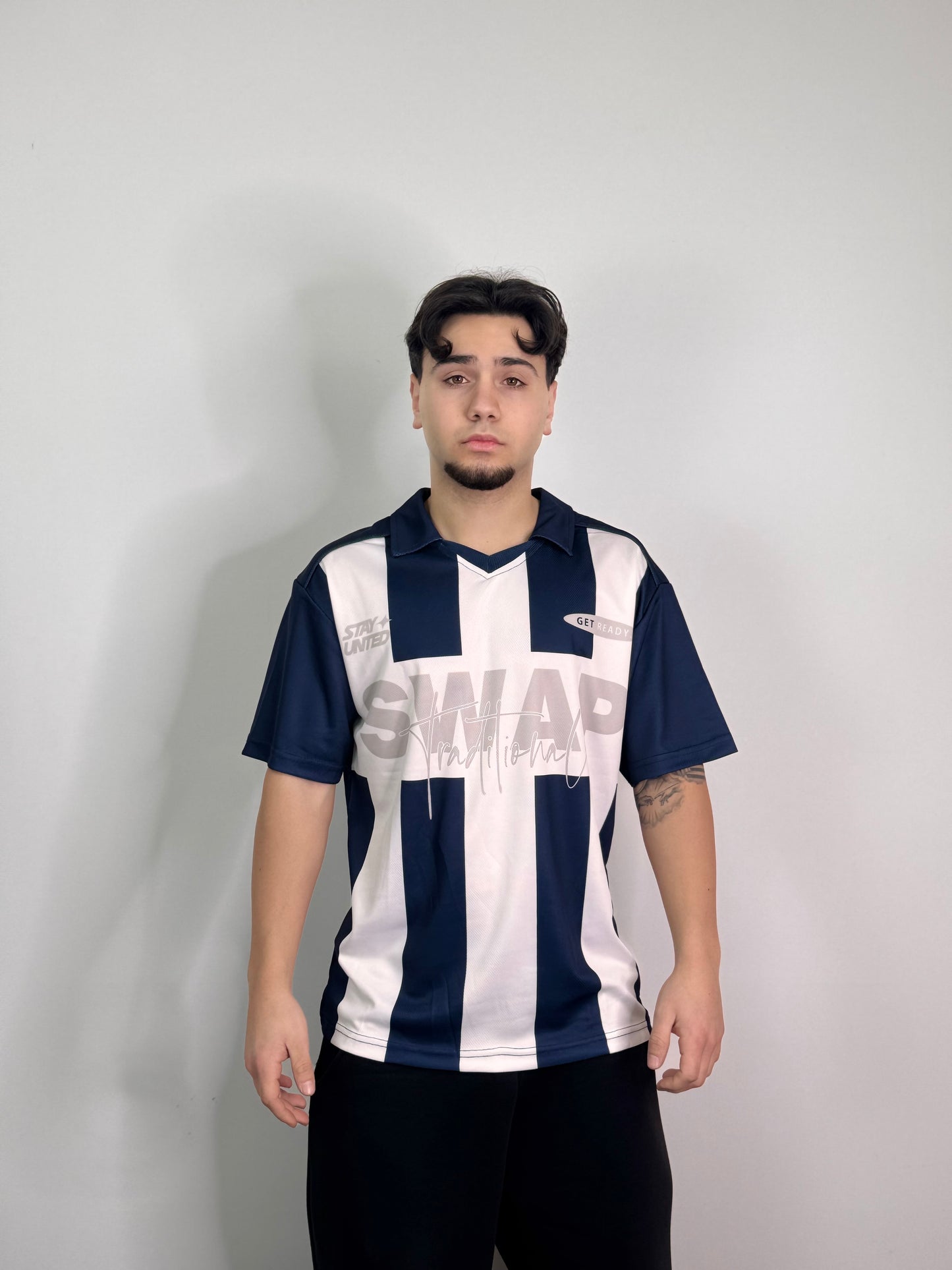 T-shirt sportiva con colletto