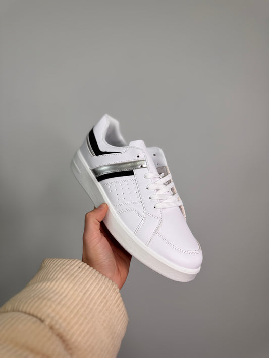 Scarpe sportive sneakers bianche